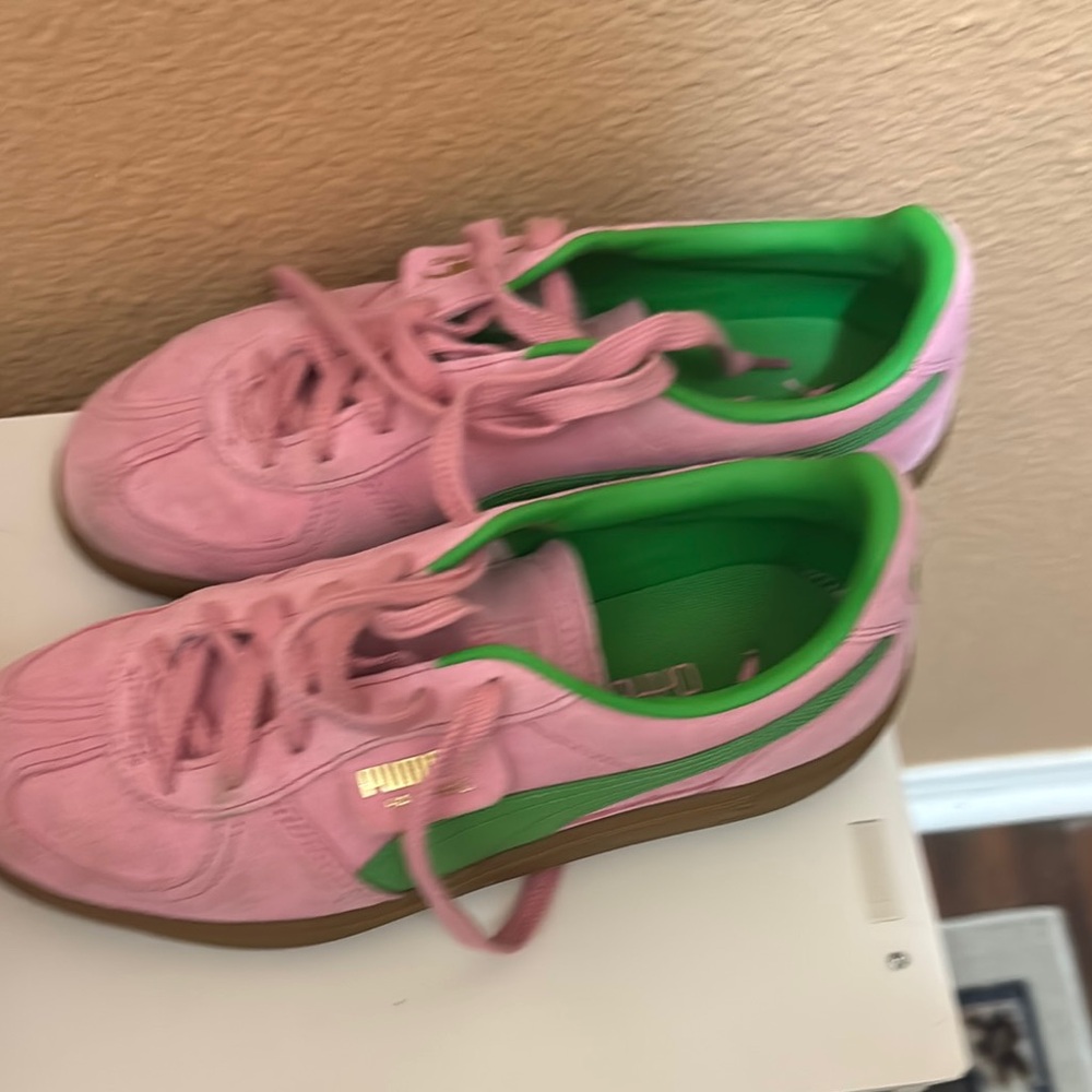 Puma Vibrant Pink and Green Sneakers size 8